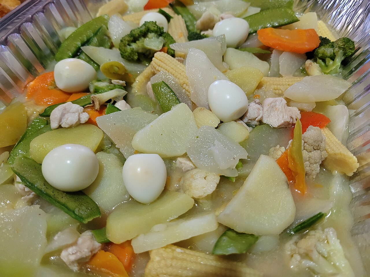 Chop suey with vegetables and quail eggs